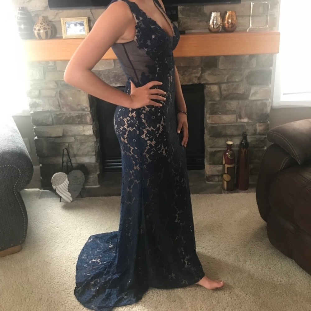 I’m selling a 2018 Dave & Johnny prom & hoco dress